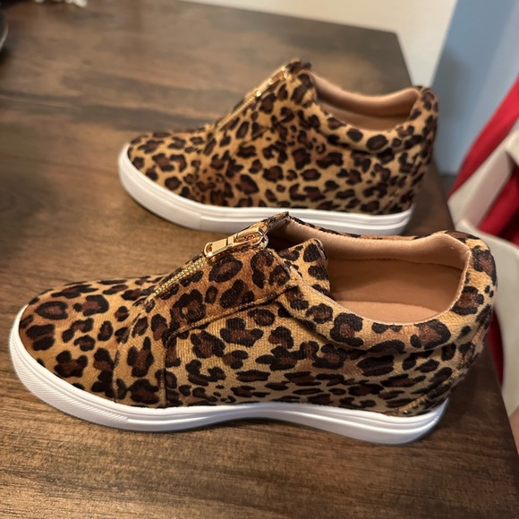 Leopard print wedge sneakers size 7 - Picture 3 of 5